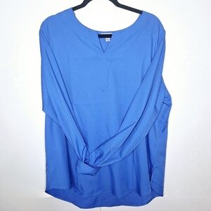 Zavate Apparel " Oui,Oui to French Blue" Quite luxury v-neck tunic.